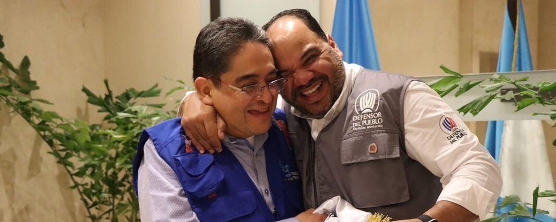 Jordan Rodas, ombdusman de Guatemala (izquierda), y Pablo Ulloa, ombudsman de República Dominicana (derecha) - Sputnik Mundo, 1920, 03.06.2022