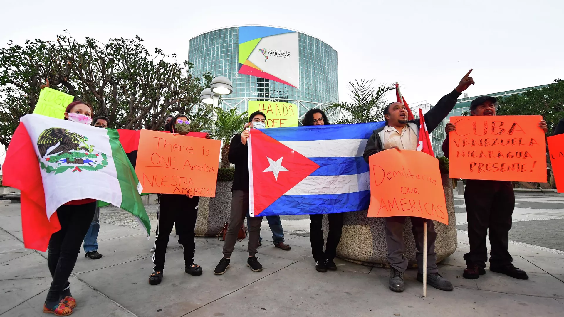 Protestas en Los Ángeles en la víspera de la novena Cumbre de las Américas - Sputnik Mundo, 1920, 06.06.2022