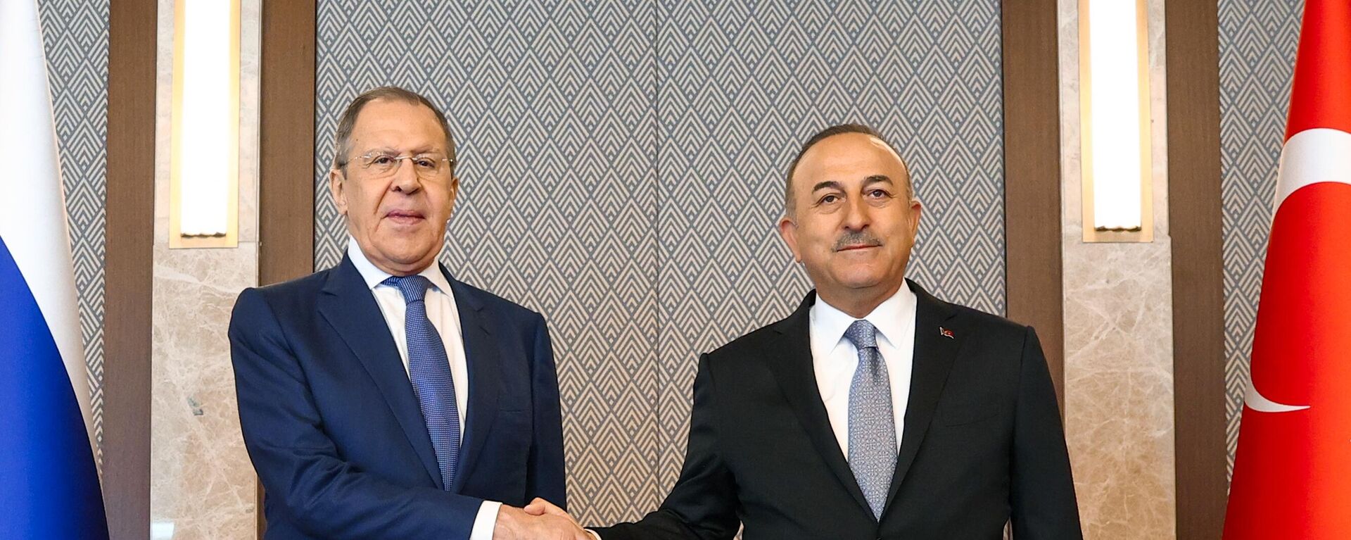 El canciller ruso, Serguéi Lavrov, con el ministro de Exteriores turco, Mevlut Cavusoglu - Sputnik Mundo, 1920, 08.06.2022