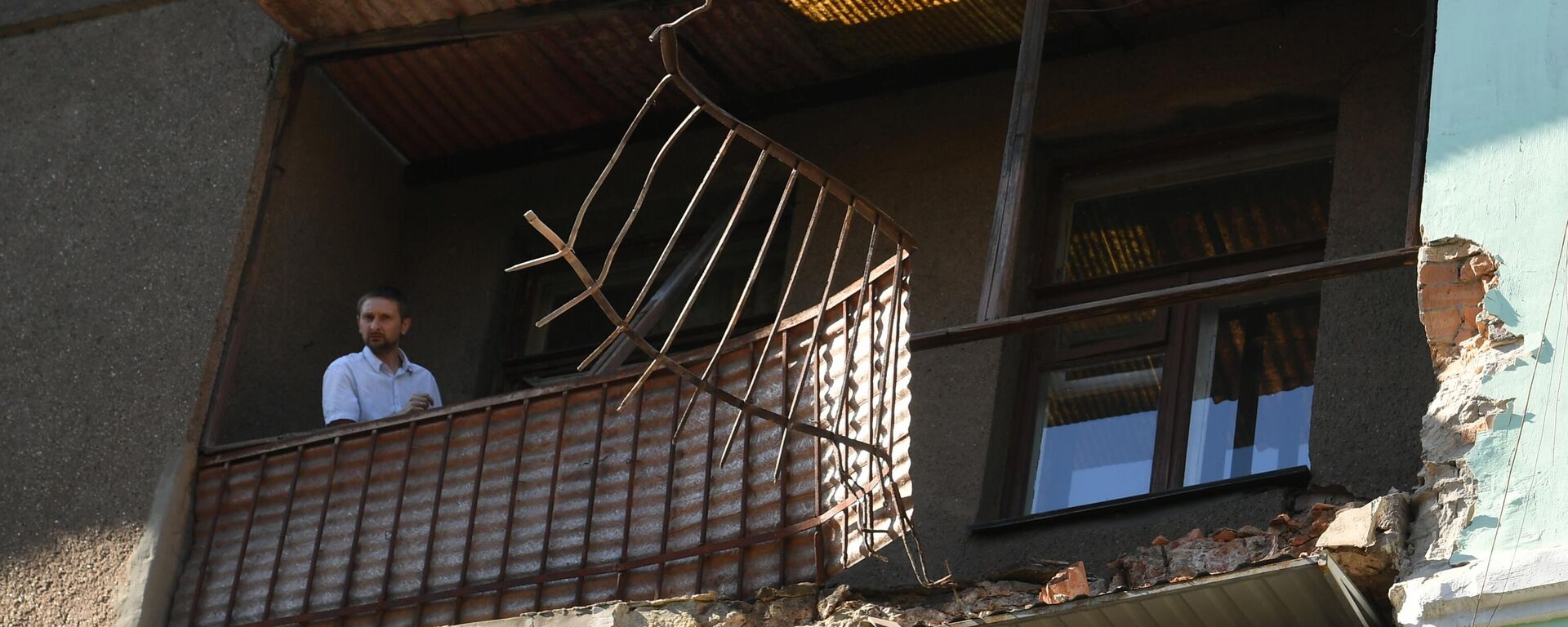 La casa dañada por explosiones en el centro de Donetsk La casa dañada por explosiones en el centro de Donetsk - Sputnik Mundo, 1920, 10.06.2022