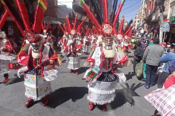 La fiesta del Gran Poder en la ciudad de La Paz - Sputnik Mundo
