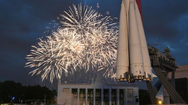 Fuegos artificiales en Moscú - Sputnik Mundo