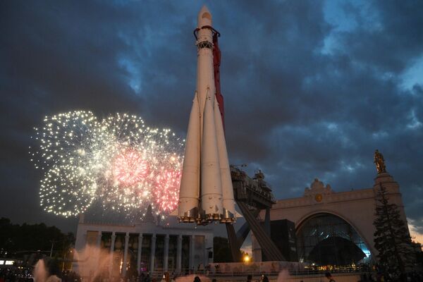 Fuegos artificiales en Moscú - Sputnik Mundo