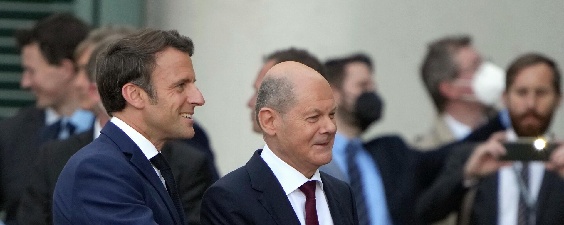 El presidente de Francia, Emmanuel Macron, y el canciller federal de Alemania, Olaf Scholz - Sputnik Mundo, 1920, 15.03.2024