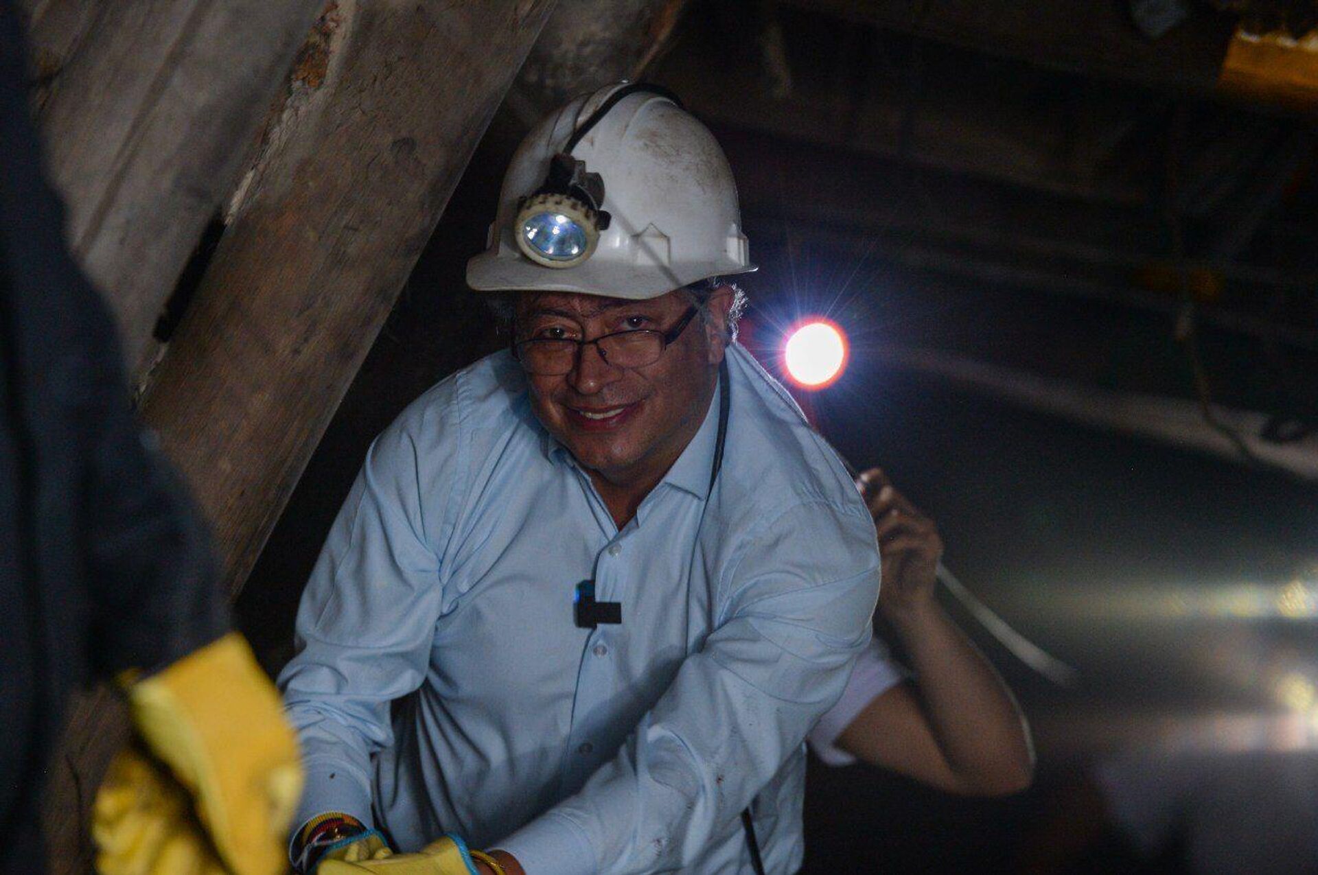 Petro al interior de una mina en Paipa, Boyacá - Sputnik Mundo, 1920, 14.06.2022