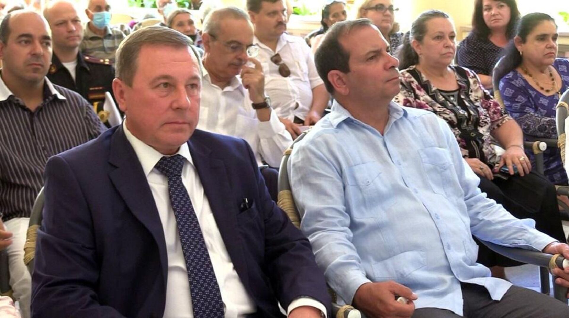 El embajador Andréi Guskov y Fernando González Llort, presidente del ICAP - Sputnik Mundo, 1920, 15.06.2022