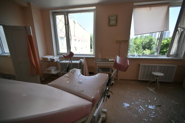 En el centro de maternidad todas las ventanas fueron destrozadas. - Sputnik Mundo