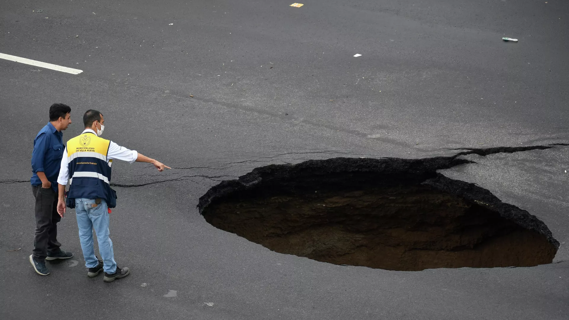 Un cráter en una autopista en Guatemala Un cráter en una autopista en Guatemala - Sputnik Mundo, 1920, 27.06.2022