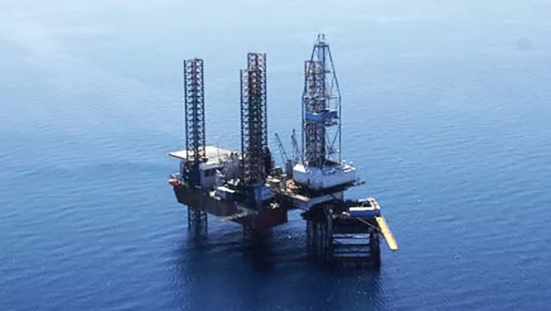 Plataforma petrolera Tavrida (archivo)