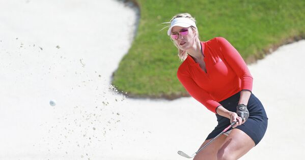 Spiranac es una de las golfistas más conocidas de nuestro tiempo. Sin embargo, ella ya no compite en torneos profesionales, pero destaca debido a sus videos de entrenamiento y fotos picantes. - Sputnik Mundo