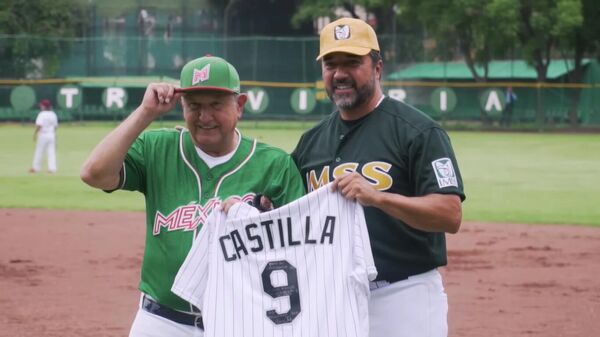 Andrés Manuel López Obrador, presidente de México, y Vinny Castilla, atleta mexicano - Sputnik Mundo