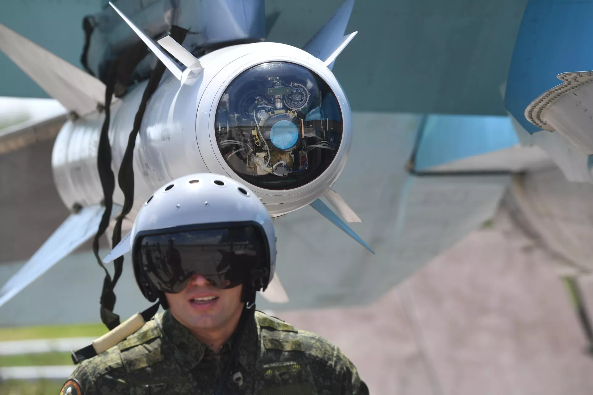 Un misil aire-tierra Kh-29 bajo el ala de un Su-34 empleado en la operación militar especial en Ucrania Un misil aire-tierra Kh-29 bajo el ala de un Su-34 empleado en la operación militar especial en Ucrania - Sputnik Mundo, 1920, 24.06.2022