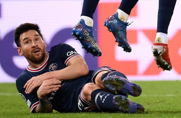 En 2021, Messi dejó el FC Barcelona, en el que jugó durante muchos años, y se marchó al PSG francés.En la foto: Lionel Messi en su primera rueda de prensa como jugador del PSG en el estadio Parque de los Príncipes de París, en agosto de 2021. - Sputnik Mundo