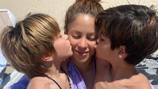 Shakira, cantante colombiana, con sus hijos Sashay Milan - Sputnik Mundo