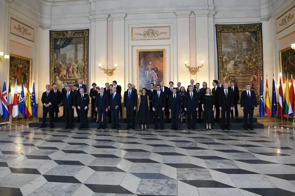 En la cumbre de la OTAN en Madrid, la Alianza tomó decisiones que aumentan la escalada en el mundo: según el nuevo concepto, Rusia se está convirtiendo en una "amenaza importante y directa" para su seguridad. La OTAN tiene la intención de reforzar su contingente en Europa del Este y seguir suministrando armas a Ucrania, convirtiendo a las Fuerzas Armadas en estándares occidentales. Además, la víspera, el presidente turco Erdogan dio luz verde a la adhesión de Finlandia y Suecia a la Alianza a cambio de que acepten dejar de apoyar a las organizaciones kurdas, que Ankara considera terroristas. En la cumbre de la OTAN en Madrid, la Alianza tomó decisiones que aumentan la escalada en el mundo: según el nuevo concepto, Rusia se está convirtiendo en una "amenaza importante y directa" para su seguridad. La OTAN tiene la intención de reforzar su contingente en Europa del Este y seguir suministrando armas a Ucrania, convirtiendo a las Fuerzas Armadas en estándares occidentales. Además, la víspera, el presidente turco Erdogan dio luz verde a la adhesión de Finlandia y Suecia a la Alianza a cambio de que acepten dejar de apoyar a las organizaciones kurdas, que Ankara considera terroristas. - Sputnik Mundo