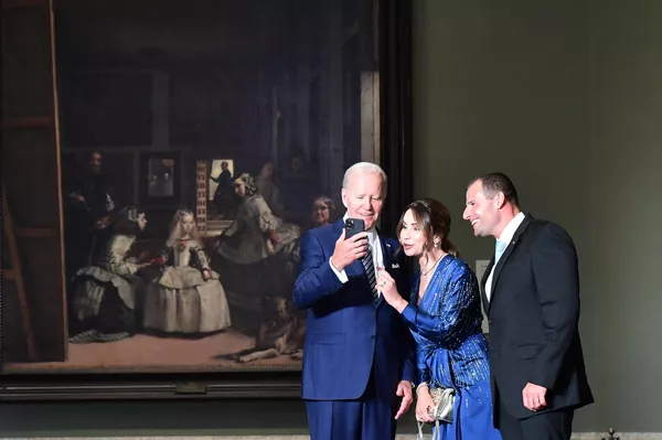 El presidente de Estados Unidos, Joe Biden, se hizo selfies con el primer ministro de Malta, Robert Abela, y su esposa, Lydia Abela. El presidente de Estados Unidos, Joe Biden, se hizo selfies con el primer ministro de Malta, Robert Abela, y su esposa, Lydia Abela. - Sputnik Mundo
