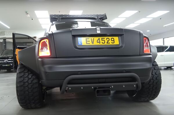 El Rolls-Royce Phantom 6x6 creado por Alexandre Danton - Sputnik Mundo