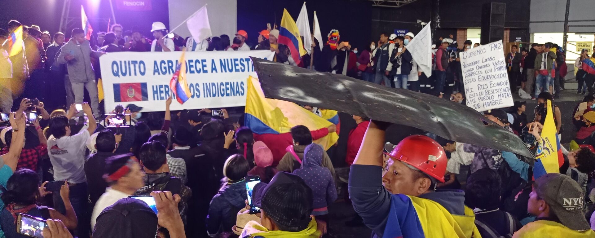 Familias indígenas y vecinos de Quito celebran en las calles de la capital el fin del paro nacional - Sputnik Mundo, 1920, 05.07.2022