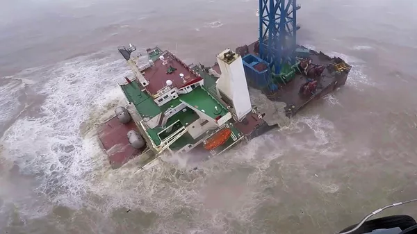 El naufragio de un buque de ingeniería en el mar de la China Meridional - Sputnik Mundo