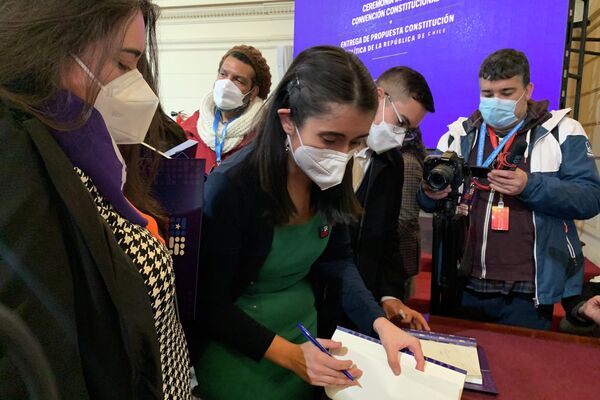 La presidenta de la Convención constitucional de Chile, María Elisa Quinteros - Sputnik Mundo