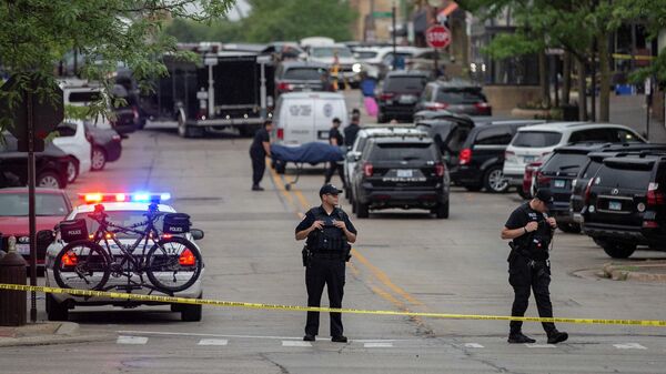 Lugar del tiroteo en la ciudad estadounidense de Highland Park (norte), en los suburbios de Chicago - Sputnik Mundo