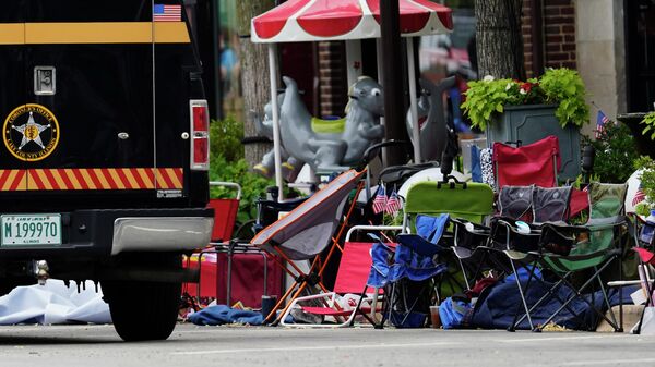 Sillas abandonadas tras tiroteo en desfile de Highlands, Illinois - Sputnik Mundo