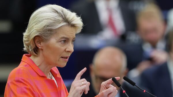 Ursula von der Leyen, presidenta de la Comision Europea, durante su discurso ante el Parlamento Europeo en Estrasburgo, el 6 de julio del 2022 - Sputnik Mundo