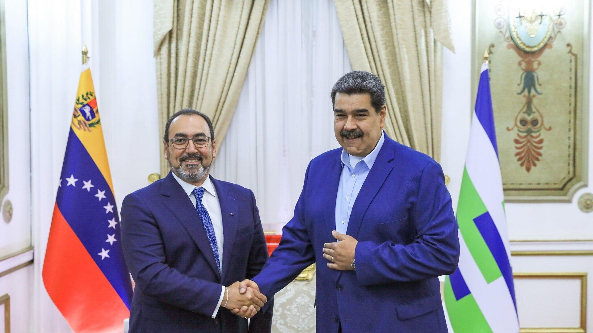 El presidente del Banco de Desarrollo de América Latina, Sergio Díaz-Granados, y el mandatario de Venezuela, Nicolás Maduro - Sputnik Mundo, 1920, 07.07.2022