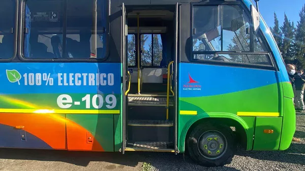 Primer autobus eléctrico construido en Chile - Sputnik Mundo