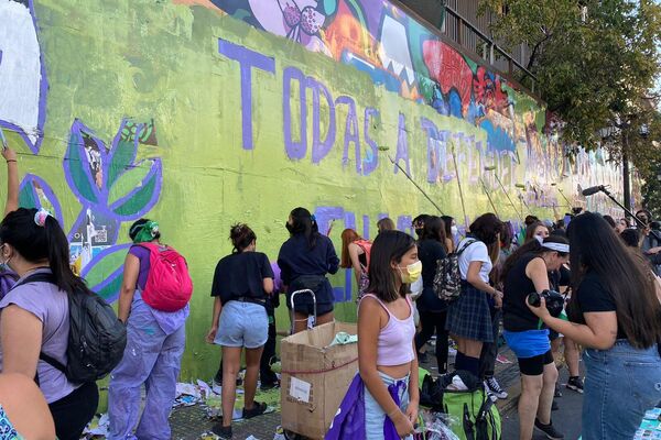 Murales de la Brigada Ramona Parra - Sputnik Mundo