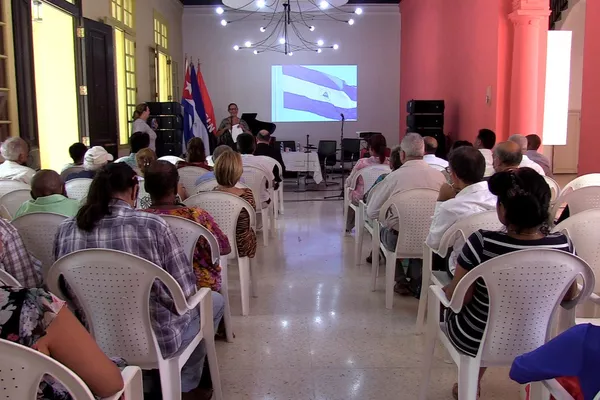 Encuentro con internacionalistas cubanos en la Casa del Alba Cultural Encuentro con internacionalistas cubanos en la Casa del Alba Cultural - Sputnik Mundo