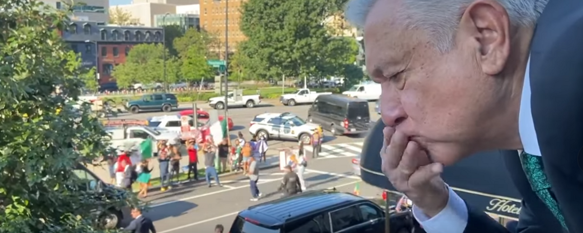 Los migrantes mexicanos reciben al presidente de México, Andrés Manuel López Obrador, en Washington Los migrantes mexicanos reciben al presidente de México, Andrés Manuel López Obrador, en Washington - Sputnik Mundo, 1920, 12.07.2022