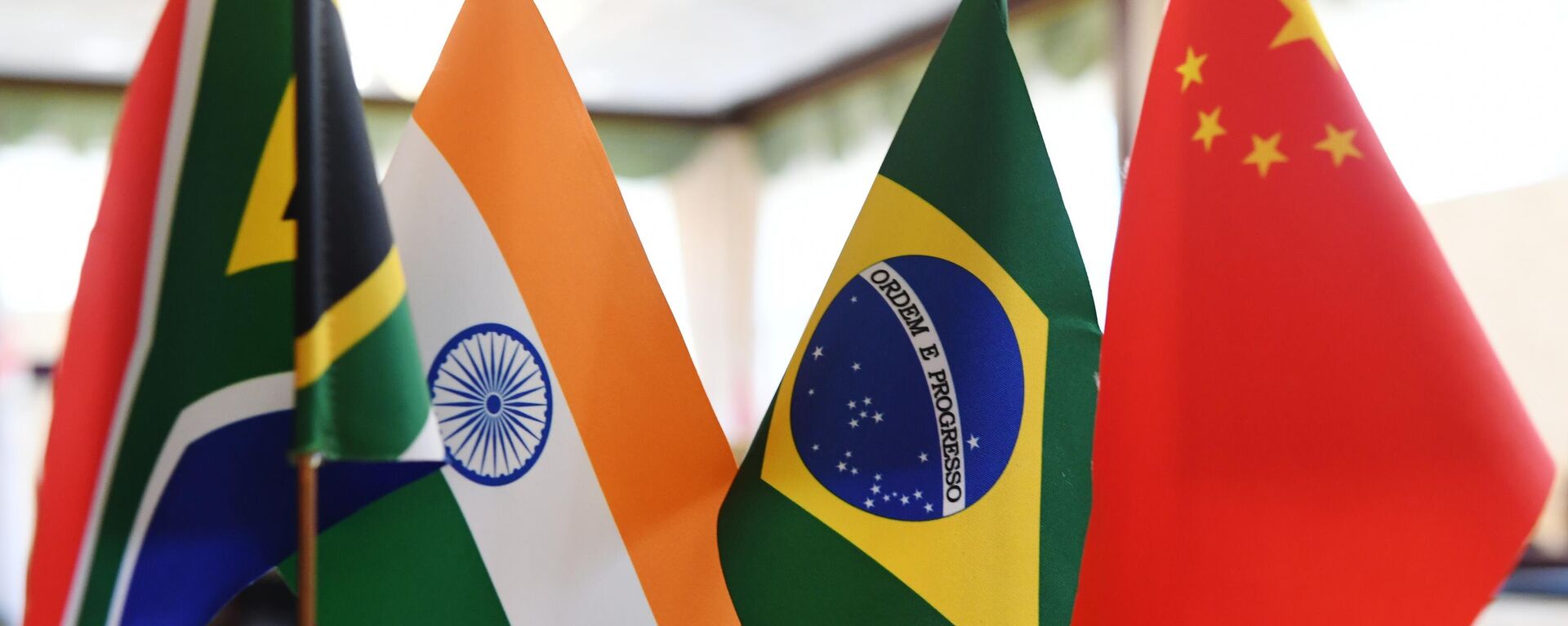 Las banderas de los países que forman parte de BRICS  - Sputnik Mundo, 1920, 26.04.2023