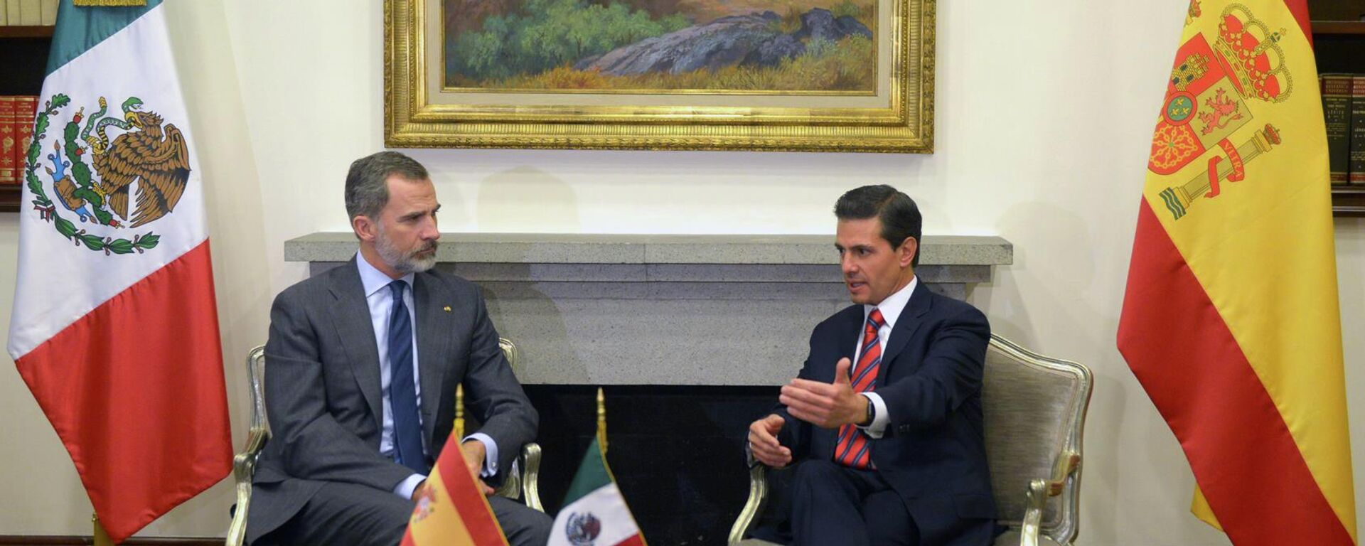 El rey de España, Felipe VI, con el entonces presidente de México Enrique Peña Nieto - Sputnik Mundo, 1920, 15.07.2022