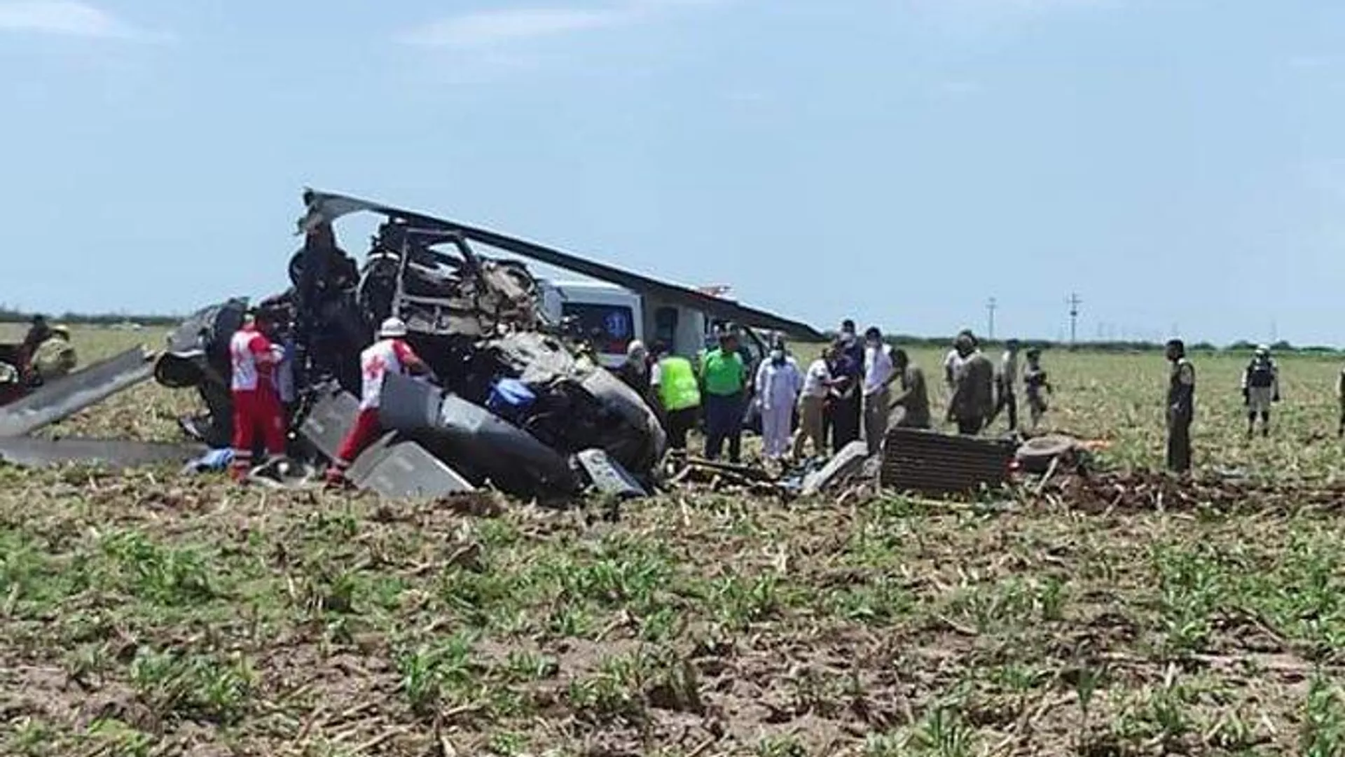 Un helicóptero de la Marina de México cayó en Los Mochis, Sinaloa.