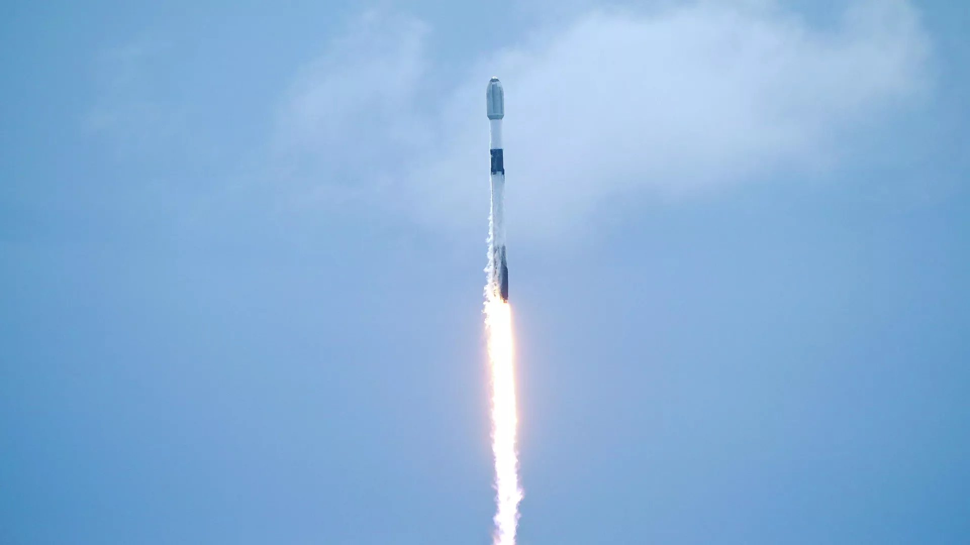 SpaceX lanza su cohete reutilizable Falcon 9 con 53 satélites de telecomunicaciones SpaceX lanza su cohete reutilizable Falcon 9 con 53 satélites de telecomunicaciones - Sputnik Mundo, 1920, 12.08.2022