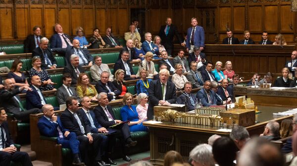 Boris Johnson da un discurso antes de la votación - Sputnik Mundo