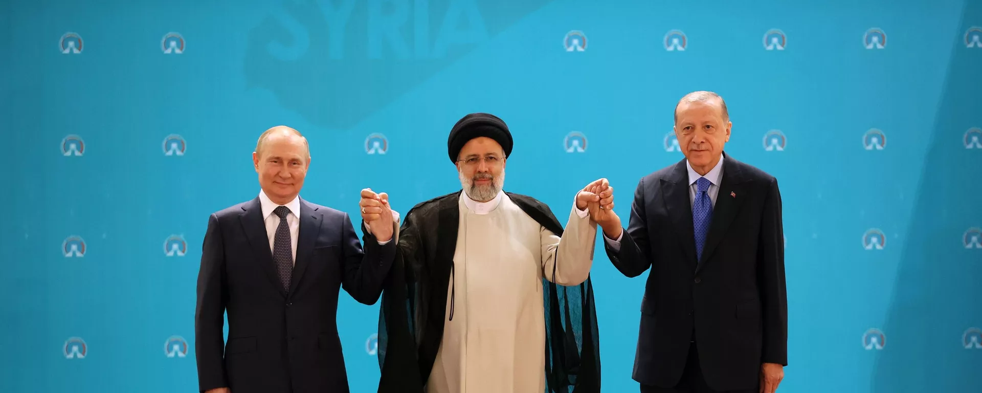El presidente de Rusia, Vladímir Putin, y sus homólogos iraní y turco, Ebrahim Raisi y Recep Tayyip Erdogan El presidente de Rusia, Vladímir Putin, y sus homólogos iraní y turco, Ebrahim Raisi y Recep Tayyip Erdogan - Sputnik Mundo, 1920, 21.07.2022