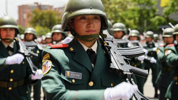 Colombia celebra 212 años de independencia con desfile militar - Sputnik Mundo