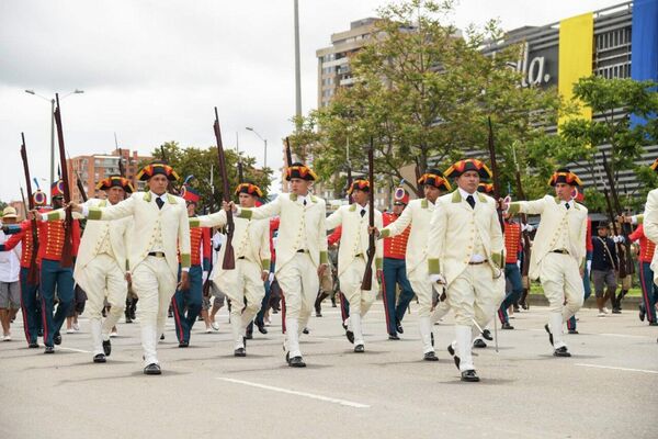 Colombia celebra 212 años de independencia con desfile militar - Sputnik Mundo