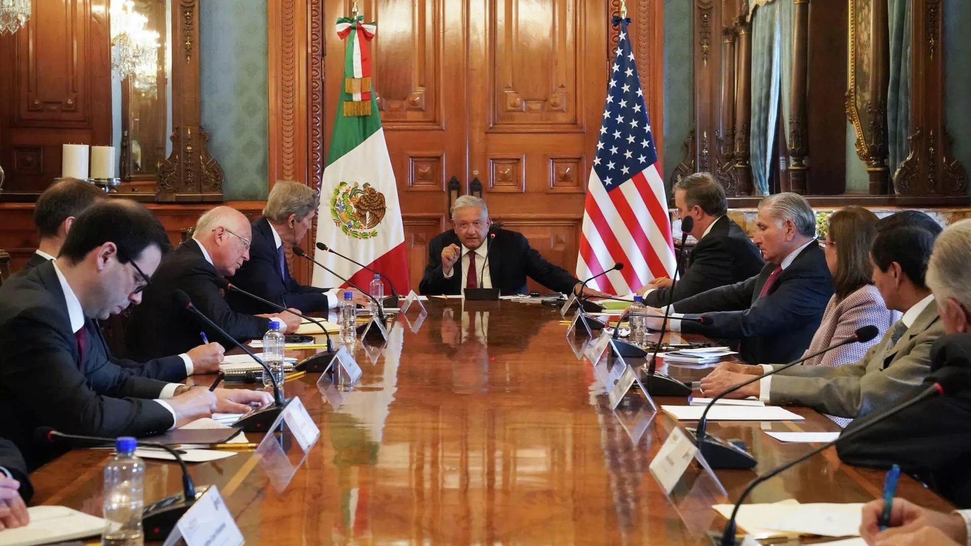 Andrés Manuel López Obrador, presidente de México, en una reunión de trabajo Andrés Manuel López Obrador, presidente de México, en una reunión de trabajo - Sputnik Mundo, 1920, 21.07.2022