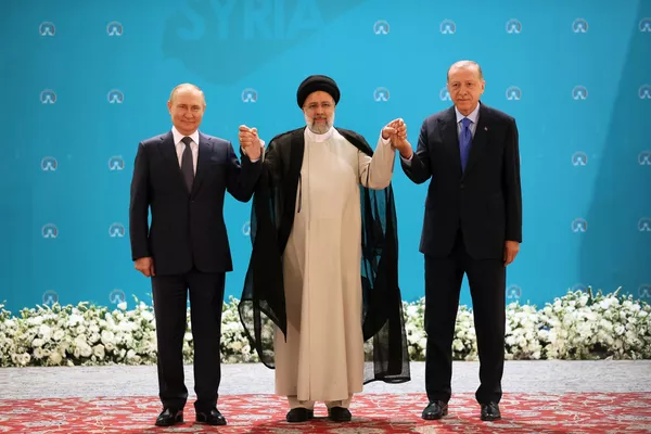 El presidente ruso, Vladímir Putin, el presidente iraní, Ibrahim Raisi, y el presidente turco, Recep Tayyip Erdogan, durante una sesión de fotos conjunta antes de la reunión de los jefes de Gobierno de los garantes del proceso de Astaná para ayudar a resolver la crisis siria- El 19 de julio de 2022. El presidente ruso, Vladímir Putin, el presidente iraní, Ibrahim Raisi, y el presidente turco, Recep Tayyip Erdogan, durante una sesión de fotos conjunta antes de la reunión de los jefes de Gobierno de los garantes del proceso de Astaná para ayudar a resolver la crisis siria- El 19 de julio de 2022. - Sputnik Mundo