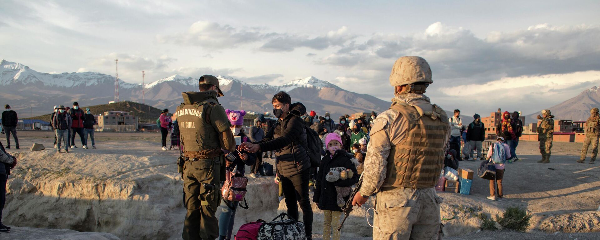 Migrantes indocumentados detenidos en la frontera entre Chile y Bolivia - Sputnik Mundo, 1920, 23.07.2022