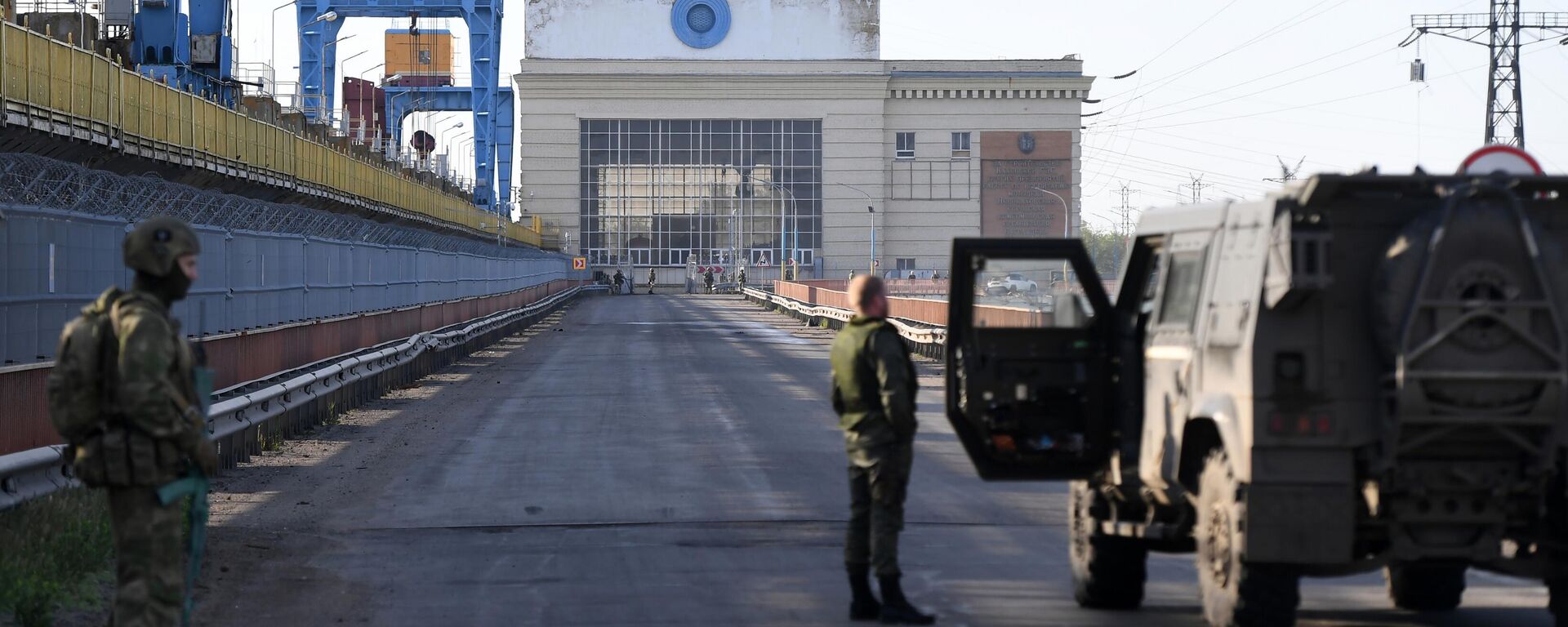 Militares rusos en la presa hidroeléctrica en Nóvaya Kajovka - Sputnik Mundo, 1920, 06.06.2023