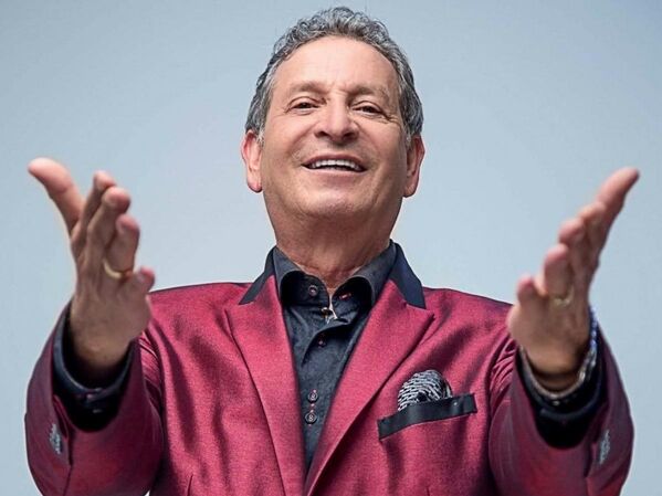 El cantante colombiano de música popular Darío Gómez, conocido como El Rey del Despecho, murió el 26 de julio, al parecer, por un paro cardiorespiratorio. Era reconocido, no solo en su país sino en toda Latinoamérica y en gran parte de los Estados de habla hispana, como el mayor exponente de la música popular en todo el mundo. - Sputnik Mundo