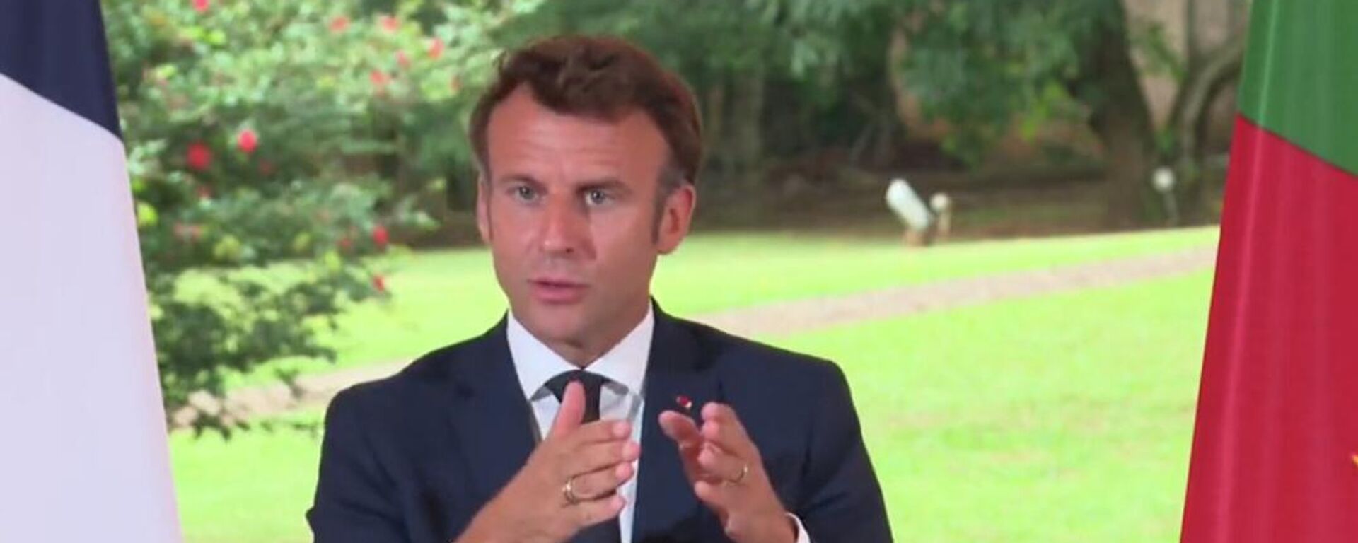 El presidente de Francia, Emmanuel Macron, durante su gira por el continente africano en julio de 2022 - Sputnik Mundo, 1920, 28.07.2022