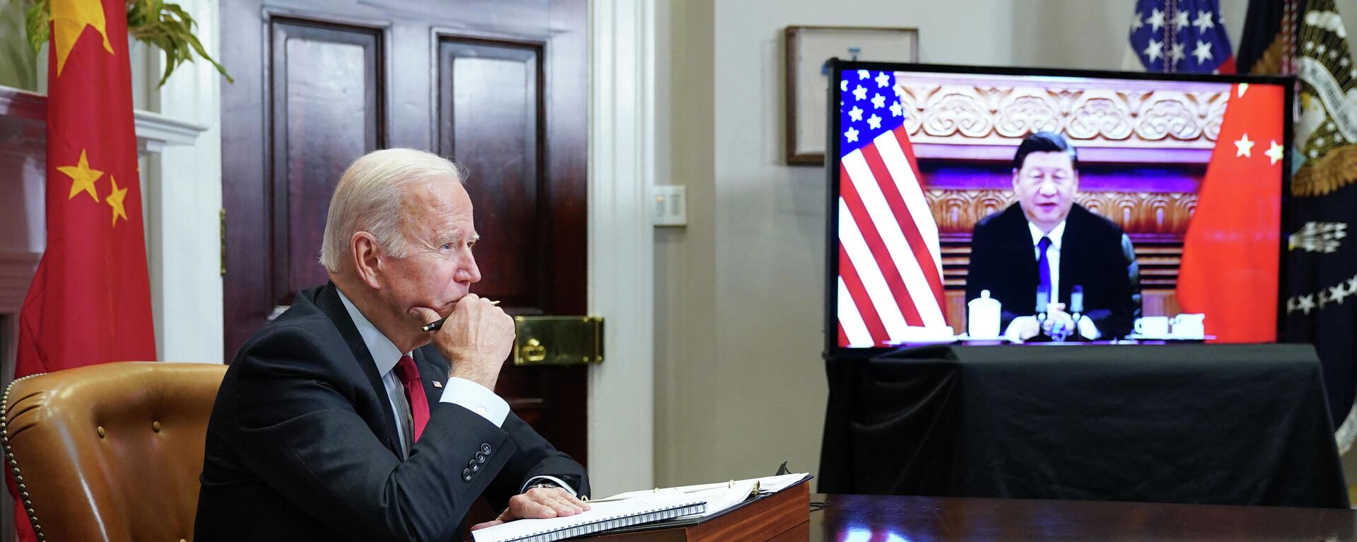 El presidente de EEUU, Joe Biden, con el líder chino, Xi Jinping - Sputnik Mundo, 1920, 31.10.2022