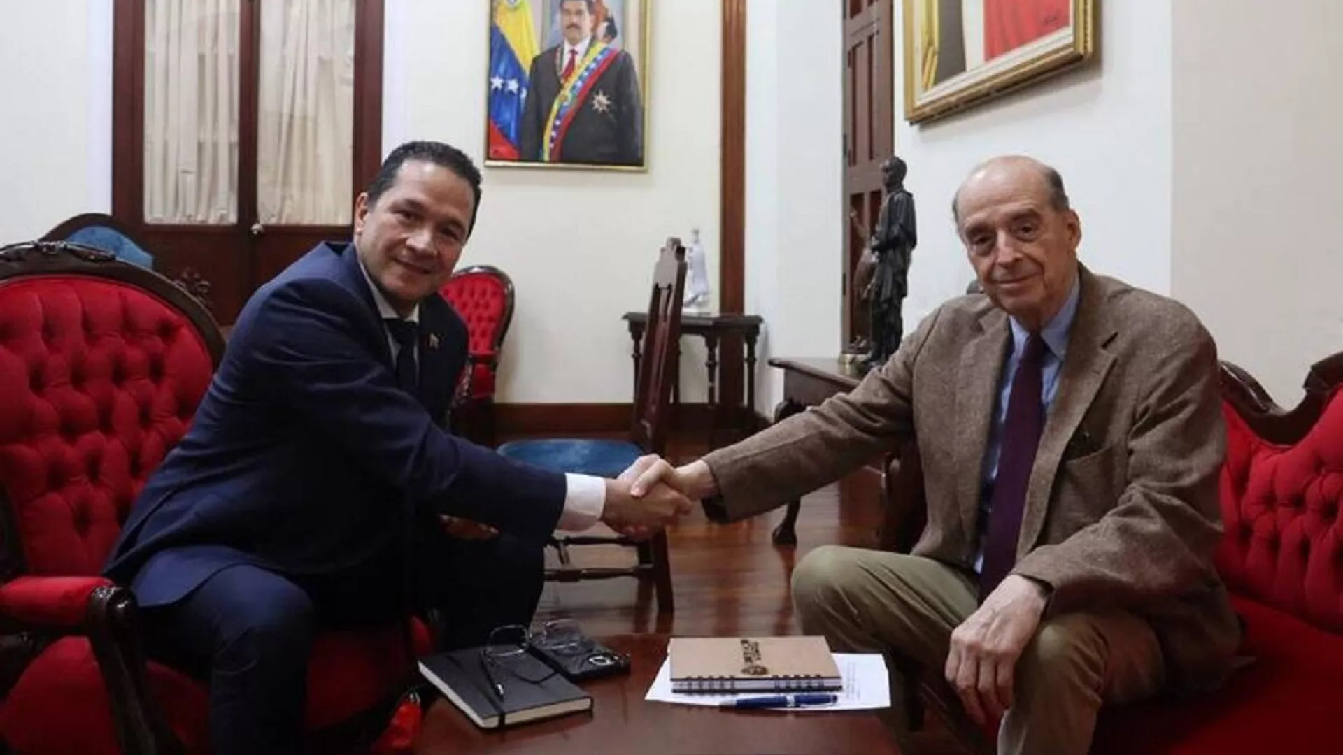 Reunión del canciller de Venezuela, Carlos Faría, con el canciller designado de Colombia, Álvaro Leyva Reunión del canciller de Venezuela, Carlos Faría, con el canciller designado de Colombia, Álvaro Leyva - Sputnik Mundo, 1920, 11.08.2022