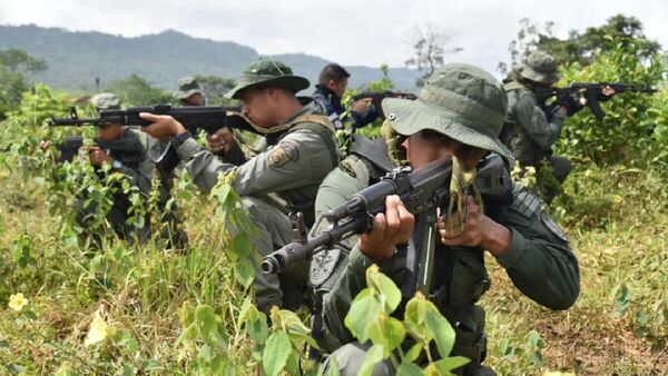 Militares venezolanos en operación antidroga  - Sputnik Mundo