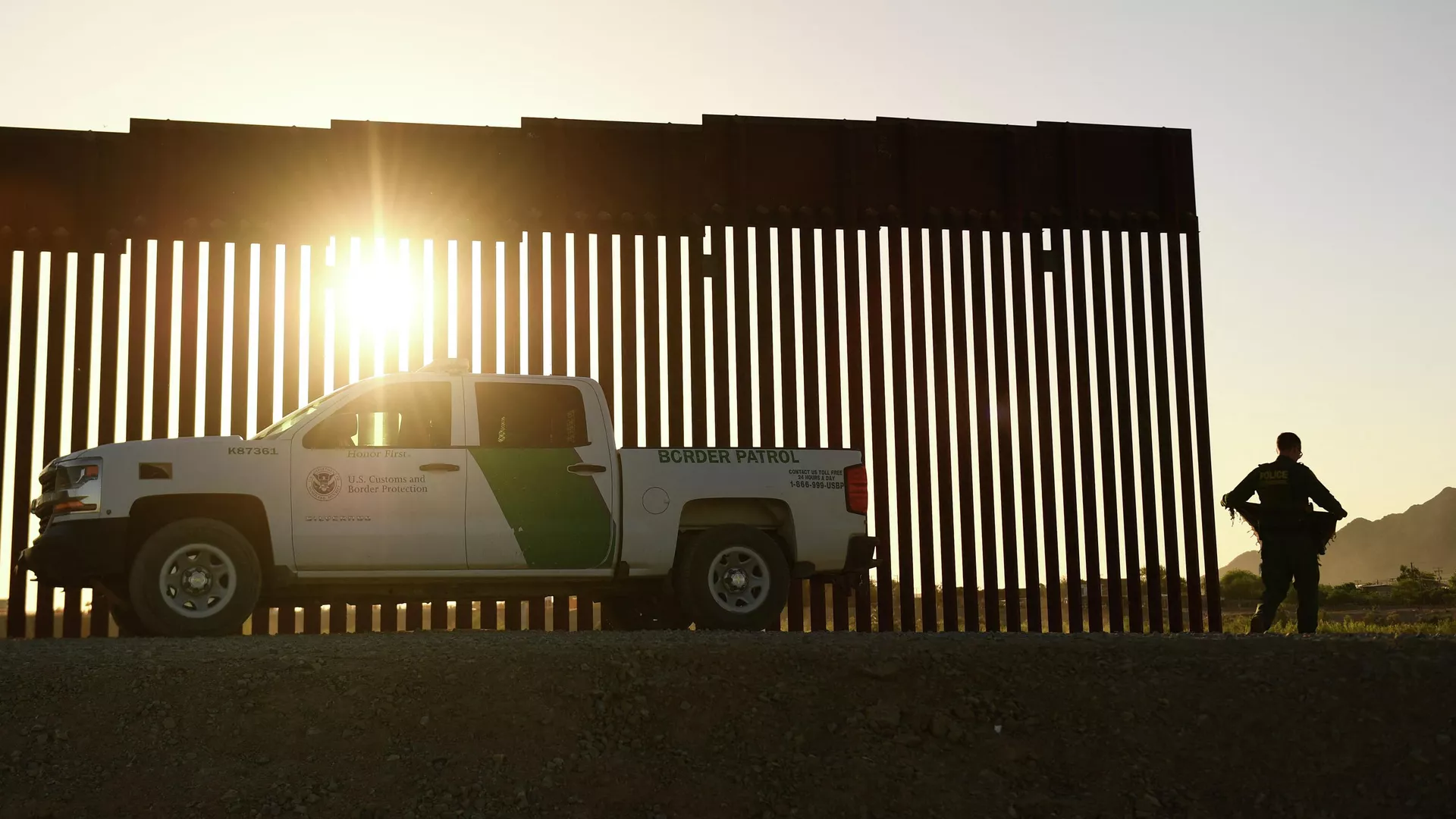 Un tramo del muro fronterizo entre México y Estados Unidos Un tramo del muro fronterizo entre México y Estados Unidos - Sputnik Mundo, 1920, 29.07.2022